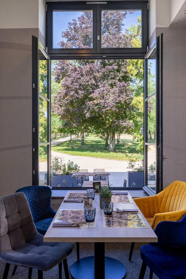 Hotel Au Chateau Villers-les-Nancy ภายนอก รูปภาพ
